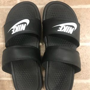 Nike Benassi Duo Ultra women’s slides size 9
